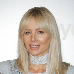 Agnieszka Woźniak-Starak odsłoniła ciało w prześwitującej kreacji. Złocisty materiał ujawnia wszystko. "Milion dolarów" [FOTO]