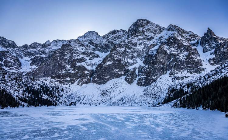 Lawina niedaleko schroniska nad Morskim Okiem. "Jej podmuch przeszedł przez drogę" [WIDEO]