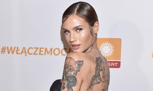 Karolina Gilon w stroju kąpielowym w śnieżnej zaspie! "Niby zimno, a jednak HOT" [ZDJĘCIE]        