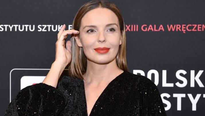 Agnieszka Włodarczyk pokazała nagranie sprzed lat! Obok niej: Cichopek, Ibisz i Urbańska. Tak aktorka zachęca do wsparcia zbiórki [WIDEO]