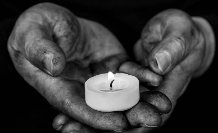 "Najbrudniejszy człowiek na świecie" nie żyje. Niedawno został namówiony na umycie się... 