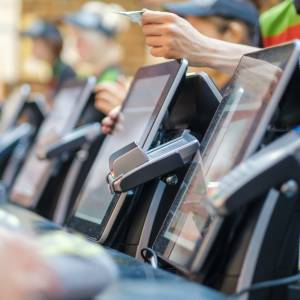 Nieudany eksperyment z kasami samoobsługowymi? Dlaczego na zachodzie sklepy od nich odchodzą?