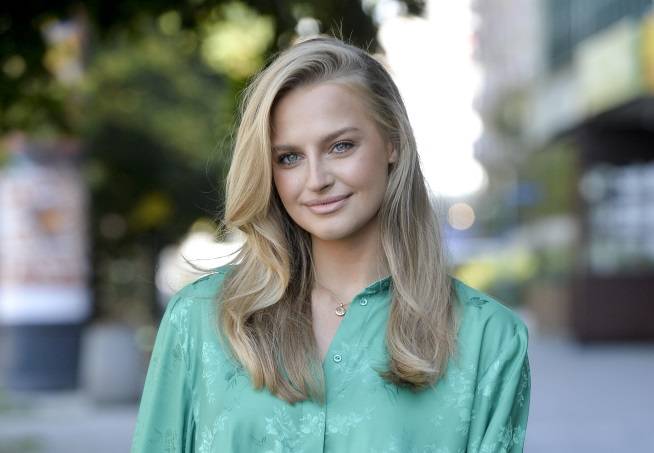 Karolina Pisarek odważnie wyeksponowała biust. "Nasza najpiękniejsza" [FOTO]