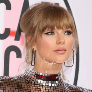 Taylor Swift na koncercie zraniła się w rękę. Winnym miał być Merkury [FOTO]