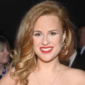 Kaja Paschalska kusi głębokim dekoltem. Metamorfoza gwiazdy „Klanu” robi wrażenie! "Wyglądasz cudnie" [ZDJĘCIE]