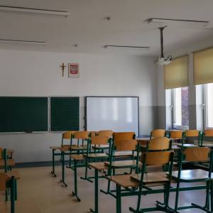 Rewolucja w szkołach! MEN wprowadza obowiązkowe doświadczenia i debaty na lekcjach