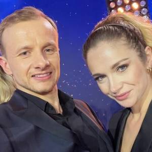 Paweł i Marta z programu: "Rolnik szuka żony" zaręczyli się! Pierścionek? Imponujący! [ZDJĘCIE]