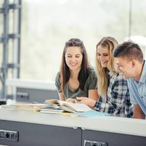 Ten kierunek wybierają młodzi Polacy! Daje dużo więcej możliwości niż kiedyś