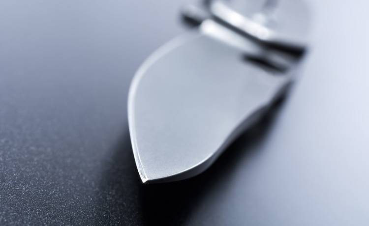 Chodził przez ponad rok z nożem wbitym w klatkę piersiową. Gdyby nie nowa praca, nie miałby o tym pojęcia