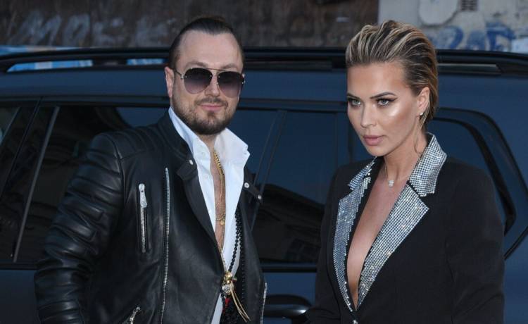 Baronowie poszli z synem na spacer. Zostali zaatakowani. "Dzisiaj spotkała nas przykra sytuacja"