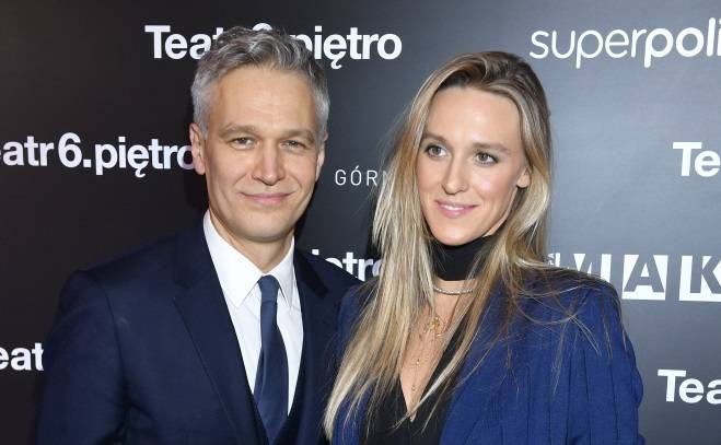 Oto pożycie małżeńskie Żebrowskich. Mąż pokazuje nagą żonę w wannie 