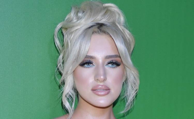 Tak Caroline Derpienski wygląda o poranku. Bez grubej warstwy makijażu to inna osoba [WIDEO]