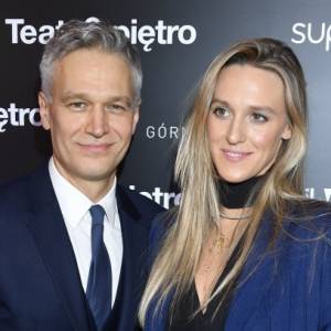 Oto pożycie małżeńskie Żebrowskich. Mąż pokazuje nagą żonę w wannie 