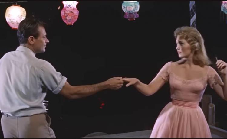  loafersguy/Kadr z YouTube