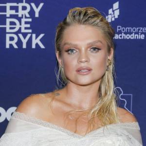 Margaret pokazała nagi biust. Odważne bikini z wycięciami to ryzykowny wybór. O wpadkę nietrudno [FOTO]