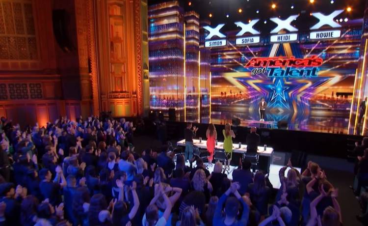 Sensacyjny występ w "Mam talent". Simon Cowell przerwał pokaz w połowie! [WIDEO]