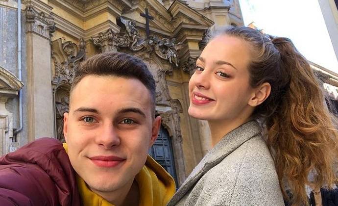 Lovebirds: Wiktoria Gąsiewska i Adam Zdrójkowski w zachwycającej sesji zdjęciowej!