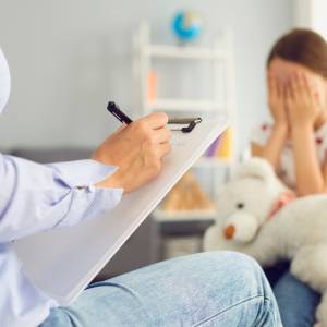 Powtarzasz to zdanie przy dziecku? Wiele osób popełnia ten błąd - przyznaje ekspertka