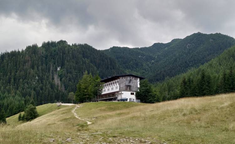 Tak wyglądała budowa jedynego hotelu górskiego w Polsce! Zdjęcia sprzed 85 lat to unikaty [FOTO]