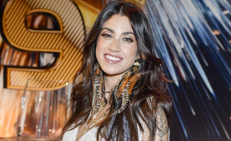 Hyży nago w mleku! Wokalistka pozowała do zdjęć w wannie [FOTO]