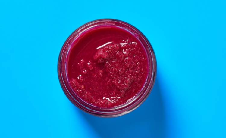 Pleśń, martwe szkodniki i pleśń w tartych buraczkach. Tego produktu nie jedz!