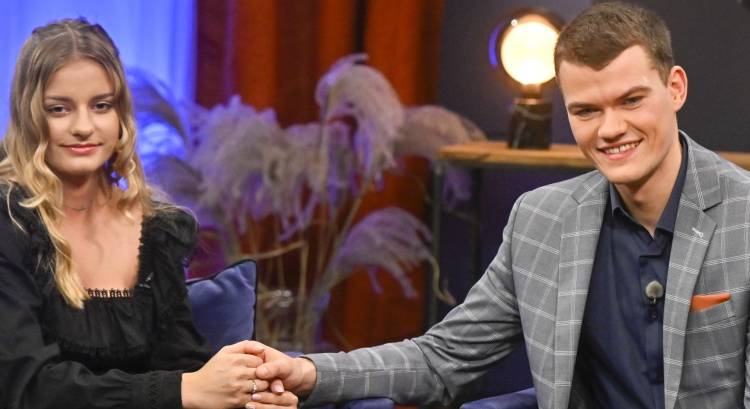 "Rolnik szuka żony". Adrianna pochwaliła się pierścionkiem zaręczynowym. Tak narzeczona Michała skomentowała finał show! 