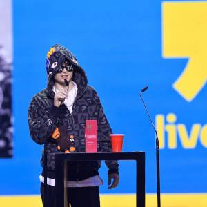 Mata z podwójnym singlem. Tak brzmią „intro” i „up! up! up!”