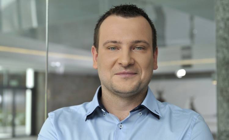 Grzegorz Bardowski pokazał, jak wygląda w czasie żniw! Jedna z fanek napisała: "Jak mój chłop górnik" [FOTO]