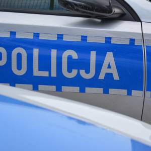 Kierowca zasnął w samochodzie zaparkowanym na autostradzie. Ze snu wybudzili go dopiero policjanci