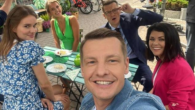 Zamieszanie pod zdjęciem z planu "M jak miłość". Widzowie nie kryją zaskoczenia! "Kinga wybrała jednak Pawła"