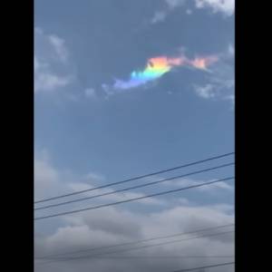 Ogniste chmury. Niezwykle rzadkie zjawisko pojawiło się na niebie! Jak powstaje?