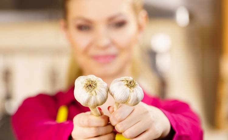 Śpij z czosnkiem, a po nocy poczujesz różnicę! O tej właściwości niewiele osób wie...