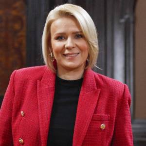 Aneta Zając w białej kreacji. Obok niej: inne znane „twarze”. Internauci wprost piszą o ślubie 