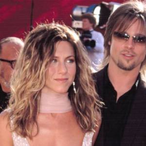 Brad Pitt i Jennifer Aniston w objęciach na rozdaniu nagród SAG! Przyłapano ich za kulisami [ZDJĘCIA]