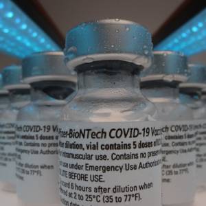 Pierwszy lek na koronawirusa trafi do produkcji. Kiedy będzie można kupić tabletki Pfizera!?