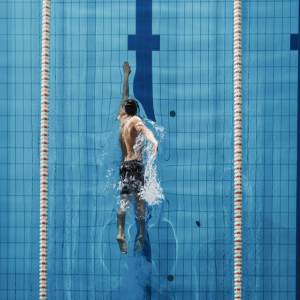 Pływalnia zamknięta. Kierowca wjechał do środka samochodem przez okno [FOTO]