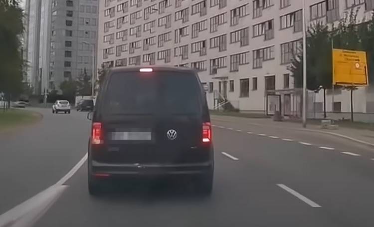 Zdenerwował się na kierowcę, postanowił zajechać mu drogę. O włos od kolizji [WIDEO]