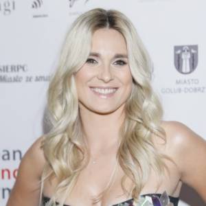 Kajra naciera nagie ciało błotem. Pokazała odważne nagranie [WIDEO]