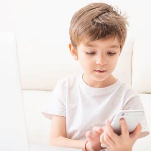 6-letnia Kacperek uratował życie swojej mamie! Do sieci trafiła nagrana rozmowa małego bohatera z operatorem 112