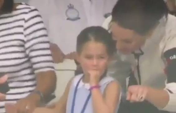 Mała Charlotte pokazała wszystkim język! Reakcja zmieszanej księżnej uratowała sytuację?