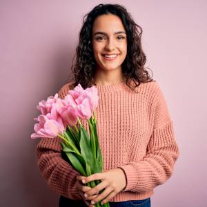 Życzenia na Dzień Kobiet 2023. Najpiękniejsze wierszyki SMS dla partnerki, mamy i żony