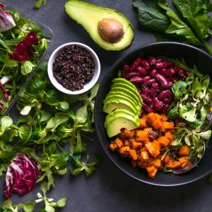 Sekret długowieczności zawarty w diecie roślinnej! Ludność tzw. Niebieskich Stref żyje najdłużej