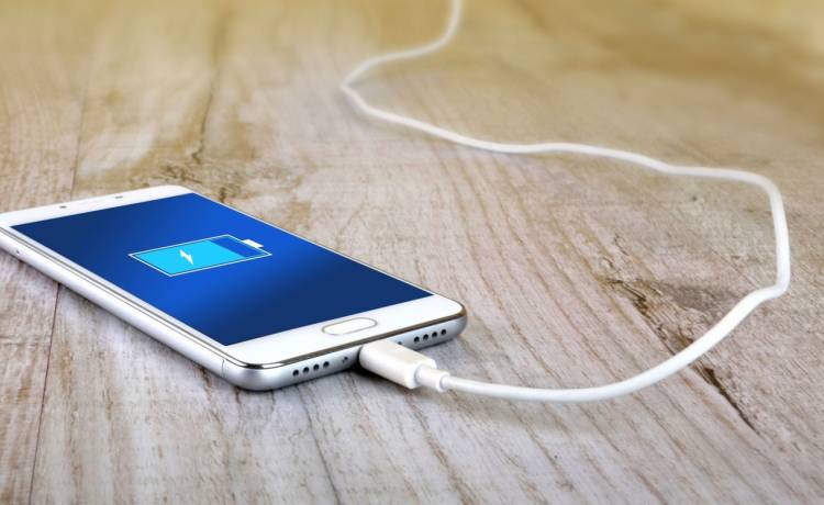 Uniwersalna ładowarka? Które wejście będzie tym standardowym? 