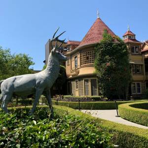 Najdziwniejszy dom świata? Właścicielka zbudowała go, by uciec przed duchami