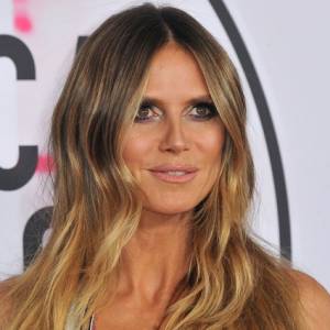 Heidi Klum z nagim biustem. 49-letnia modelka kusi w sieci! [+18]