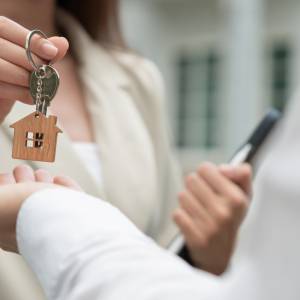 "Patodeweloperka" kwitnie. Teraz wynająć można pół łóżka w pokoju 