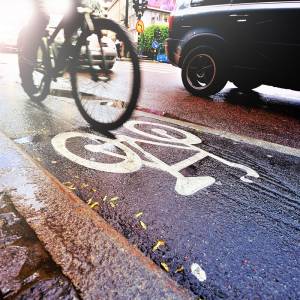 Znalazł kluczyki do porsche. Wsiadł do pojazdu i celowo przejechał rowerzystę