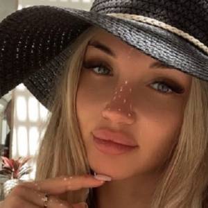 Caroline Juchniewicz z "Love Island" wśród fal. Pod zdjęciem w bikini lawina komplementów! "Totalna petarda"