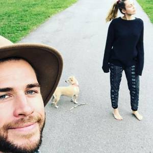 Miley Cyrus pochwaliła się zdjęciami z tajemniczego ślubu! Pięknie, naturalnie i skromnie!