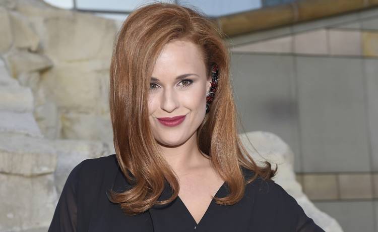 Kaja Paschalska w kreacji z głębokim dekoltem. Aktorka opublikowała osobiste kadry 